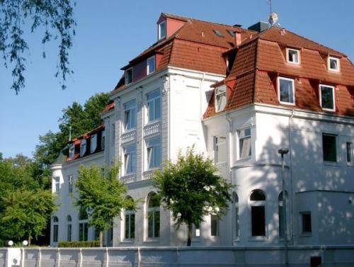 See Schlosshotel Am Kellersee Eutin Exterior foto