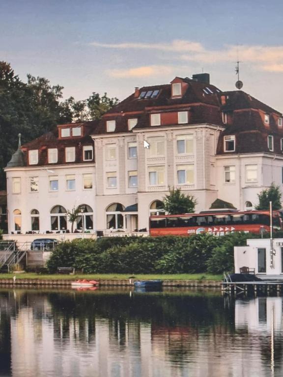 See Schlosshotel Am Kellersee Eutin Exterior foto