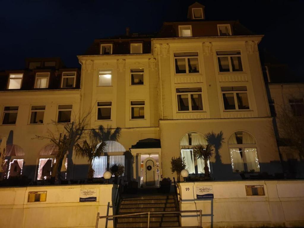 See Schlosshotel Am Kellersee Eutin Exterior foto