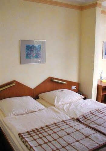 See Schlosshotel Am Kellersee Eutin Exterior foto
